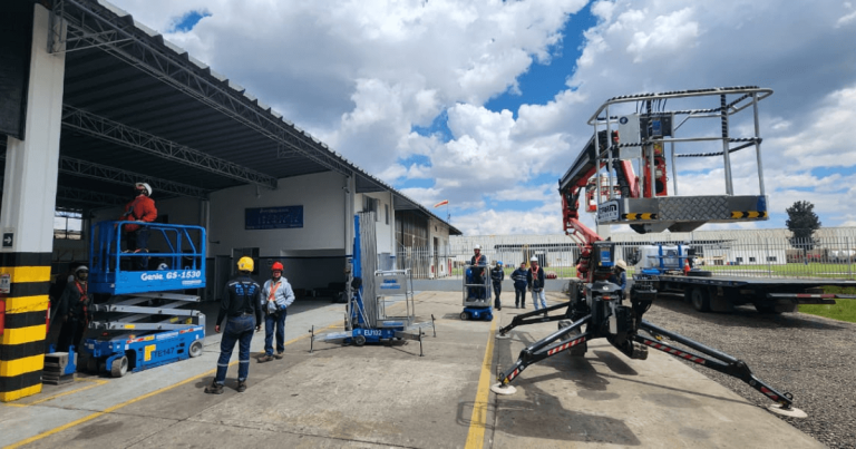 Capacitación especializada en operación de plataformas de elevación: mejora la seguridad y productividad de tu equipo. Inscríbete y certifícate con AeroEquipos.