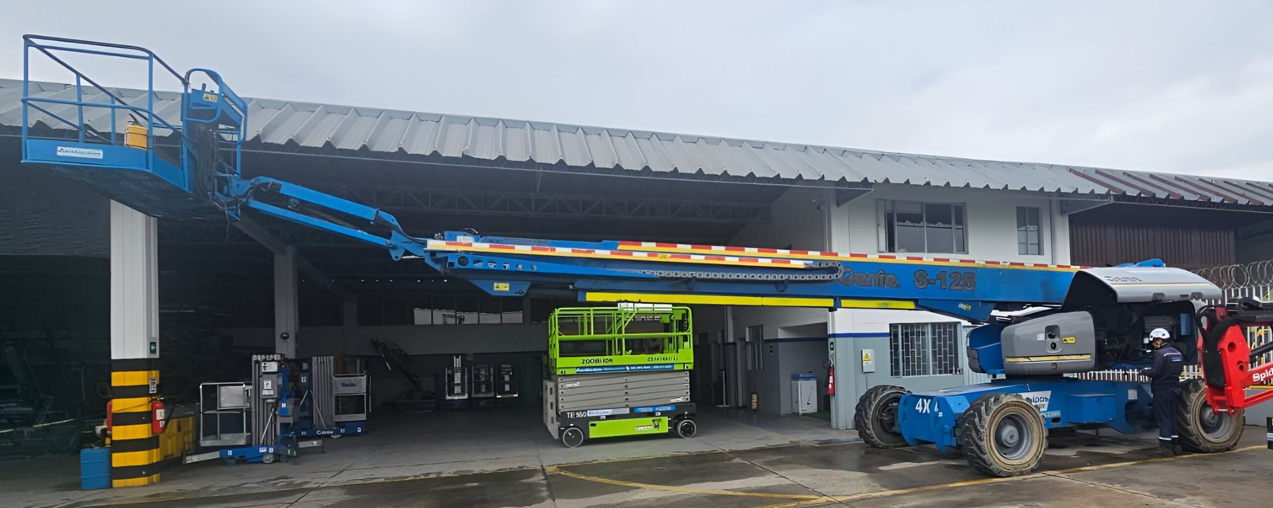 Tips para el Uso Seguro y Eficiente de Manlifts Seguridad y eficiencia en cada elevación con AEROEQUIPOS SAS.